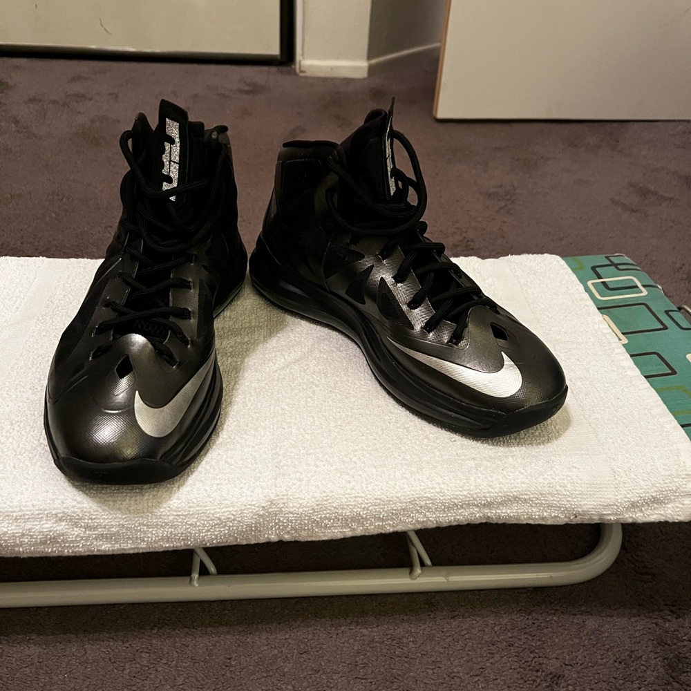 Nike LeBron X Carbon. Size 12. Preowned - Picture 5 of 6
